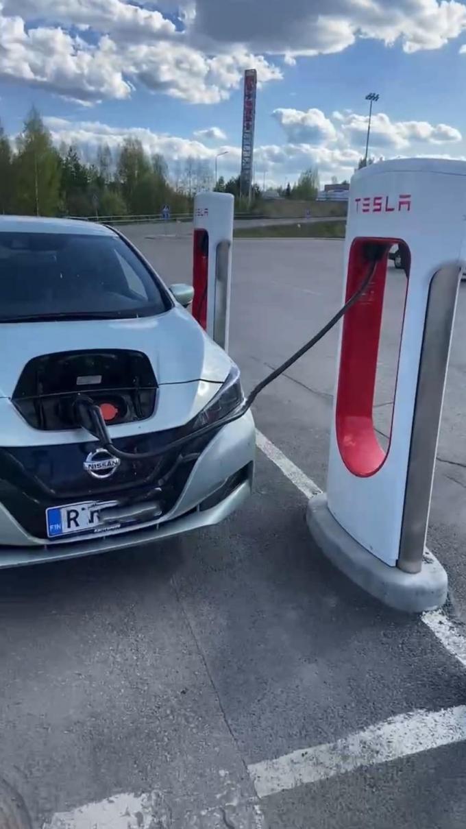 latest company news about Latest CCS2 to CHAdeMO Adapter Testing on Tesla Supercharger and other brand EV charging station!  3